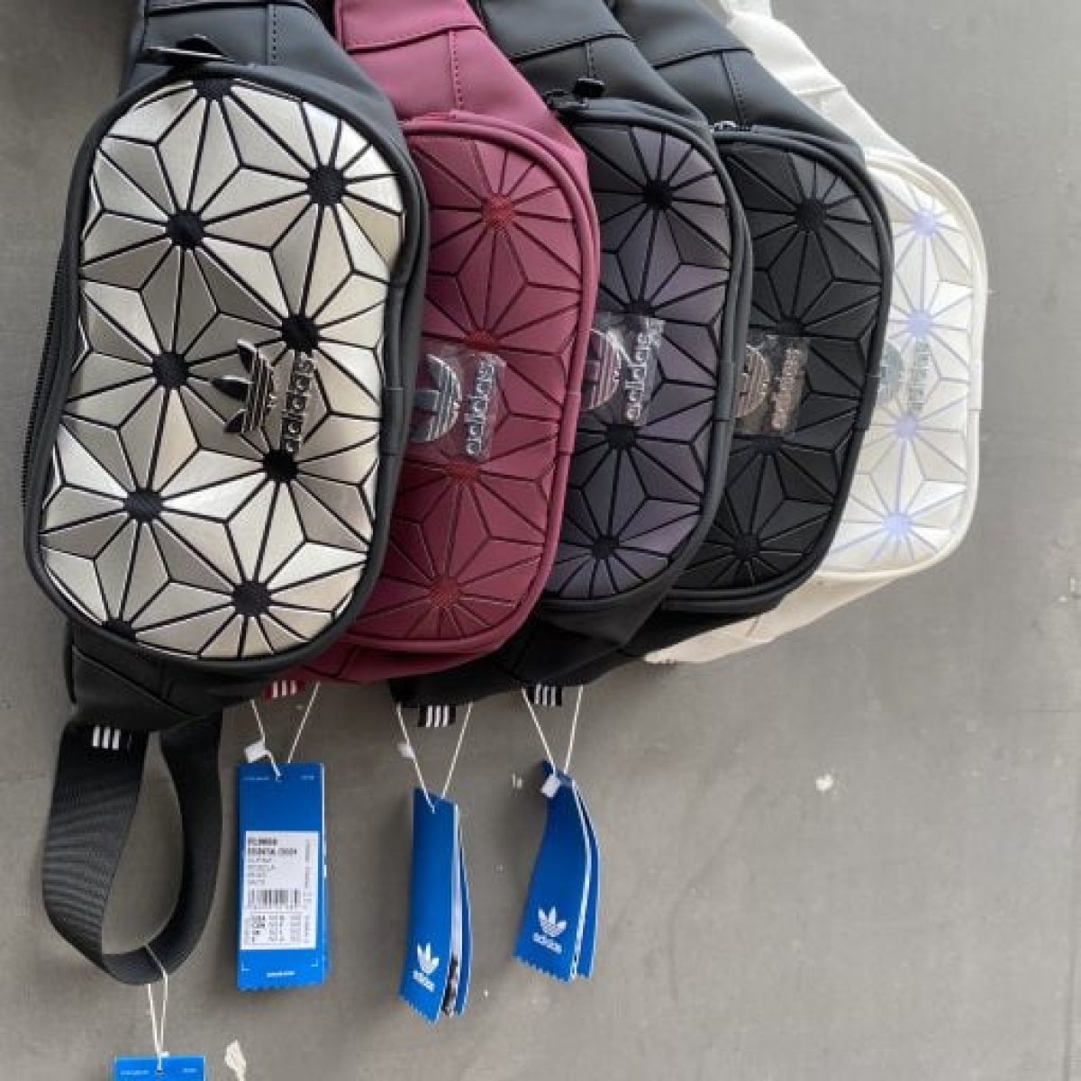 Túi bao tử Adidas họa tiết 3D