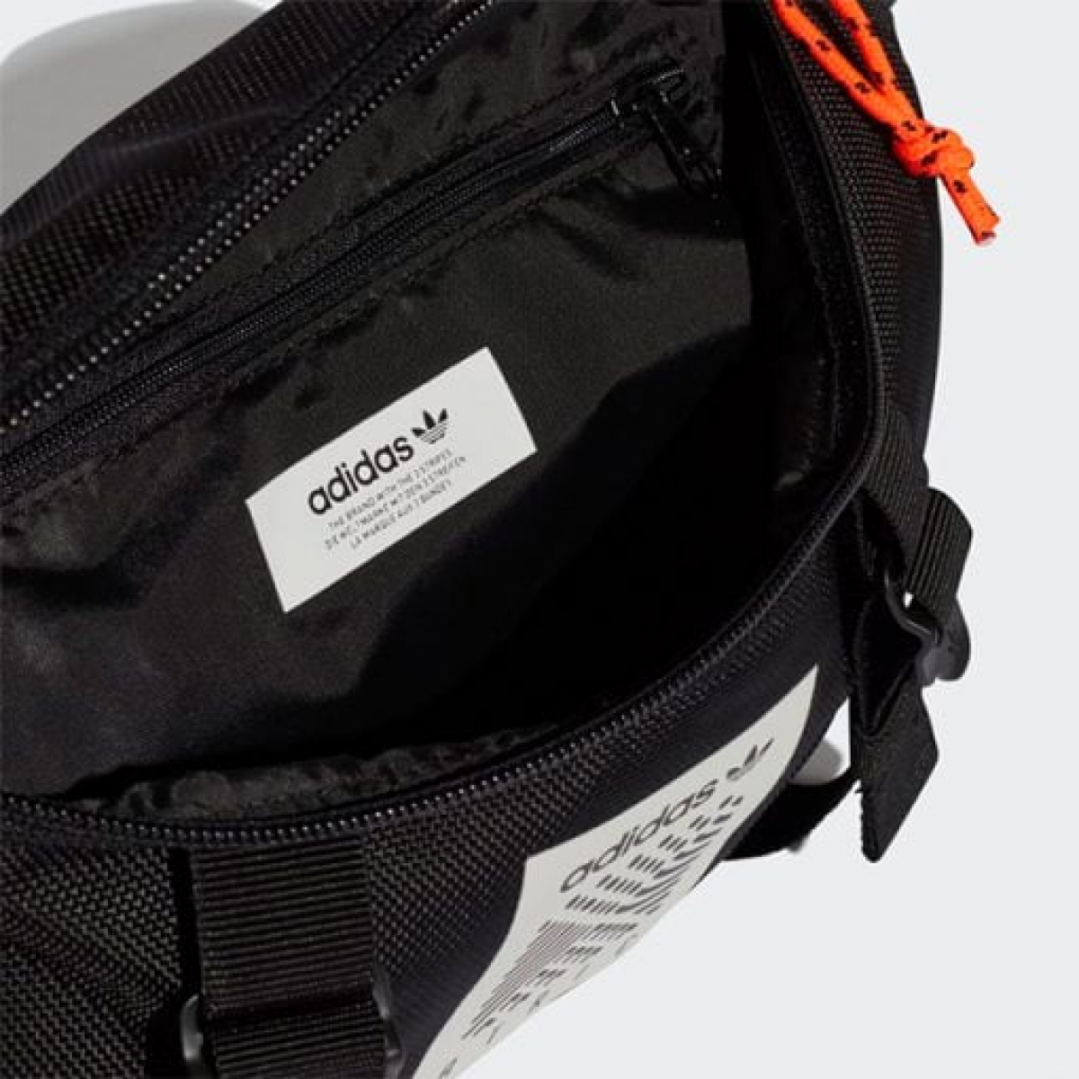 Túi bao tử đeo chéo Adidas Atric Bum Bag khóa nhựa